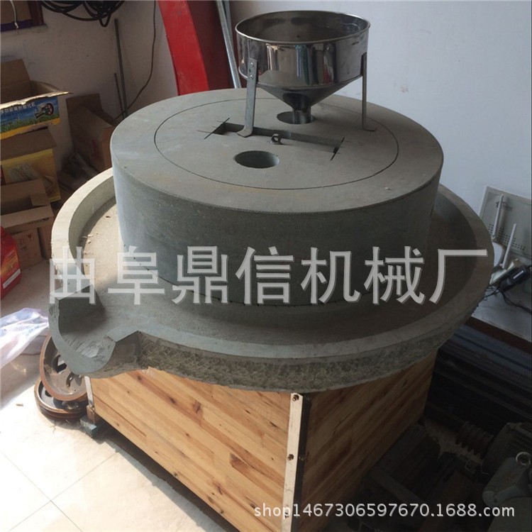 河北玉米煎餅?zāi)ズ龣C 商用石磨豆?jié){機 電動石磨生產(chǎn)廠家